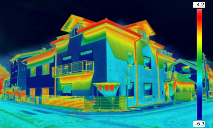 Een warmtescan toont met kleuren aan waar warmte verloren gaat.
