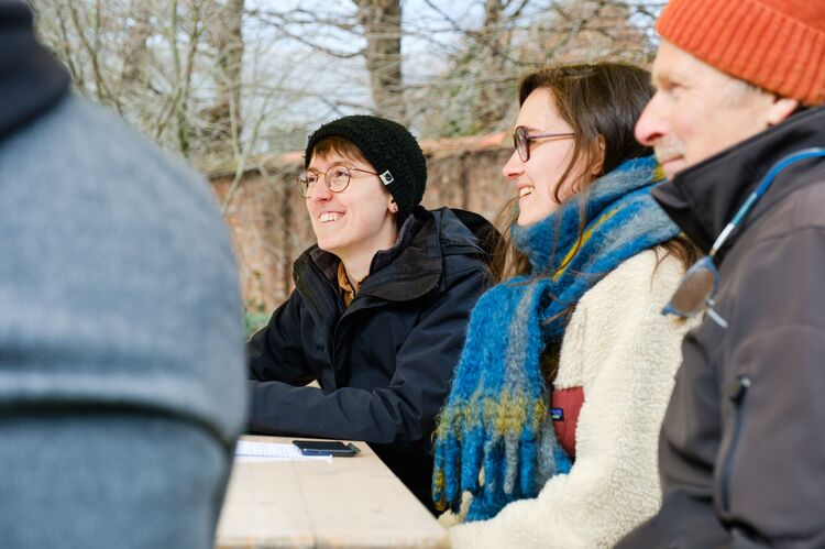 Mensen luisteren naar elkaar tijdens de workshop van KlimaatContact